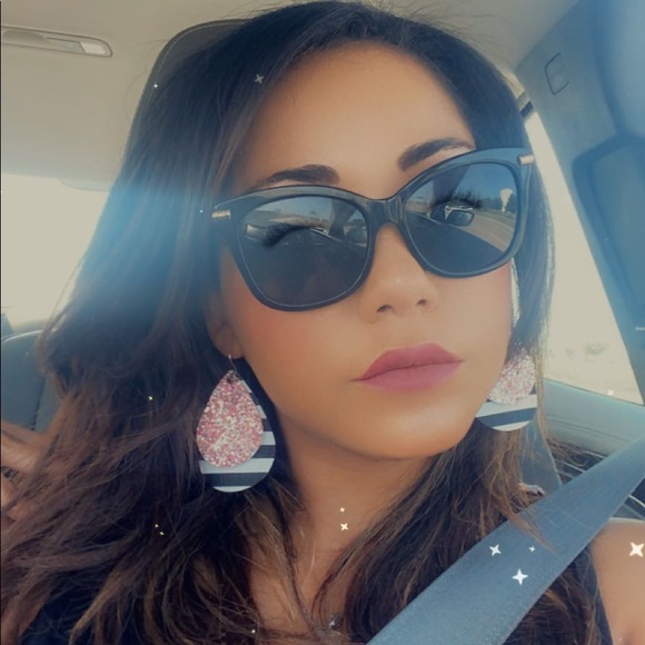 Meet your Posher, Deb - Picture 1 of 1